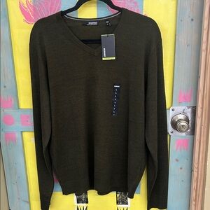 Murano Men's Deep Green V-Neck Sweater